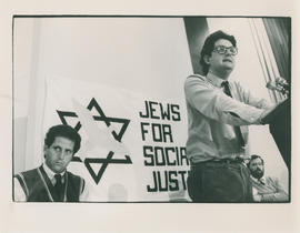 Gary Lubner and Anton Harber at Jews for Social Justice meeting