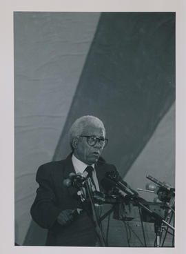 Walter Sisulu speaking during the Conference for a Democratic Future at Wits