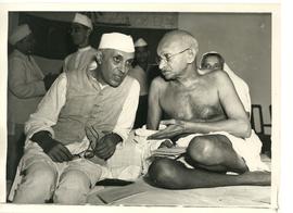 Mahatma Gandhi chatting to Jawaharlal Nehru