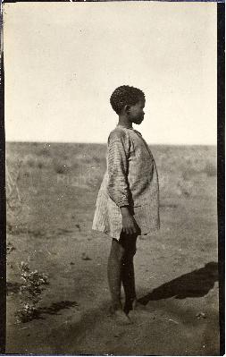 Bushmen boy standing in the middle of the road, Grondneus